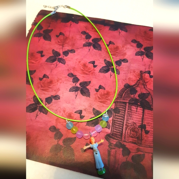 Disney Peter Pan Wendy Polly Pocket Cord Necklace - Picture 3 of 5